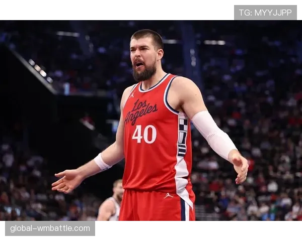 快船高效得分助力制胜 三节破百展现强大实力